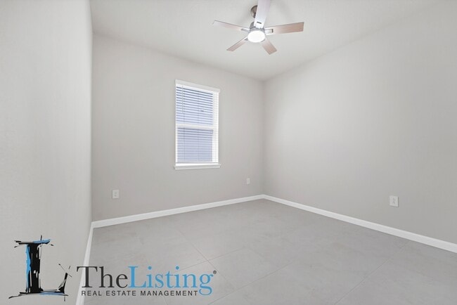 Building Photo - 3685 Kings Canyon Dr