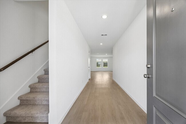 Building Photo - 16847 Spotted Oak Dr