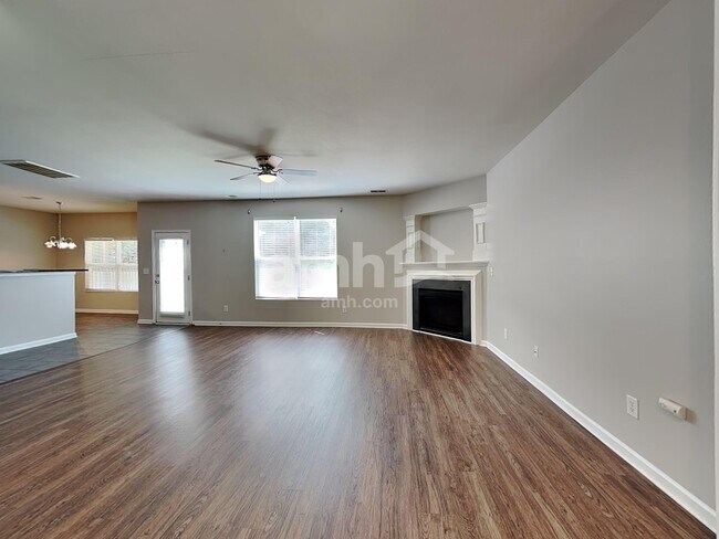 Building Photo - 4003 Saphire Ln