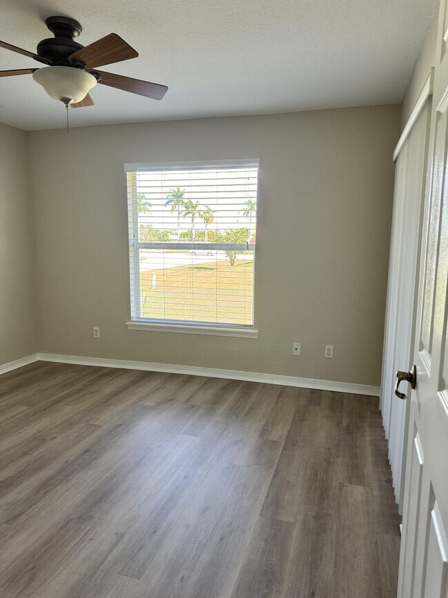 Building Photo - 3927 SW 16th Pl