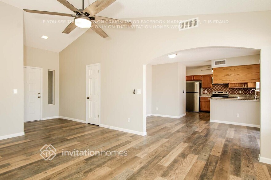 Building Photo - 8714 W Lawrence Ln