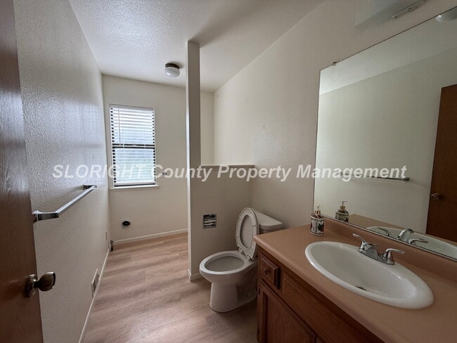 Building Photo - AVAILABLE NOW - 2 Bed / 1.5 Bath Downtown SLO