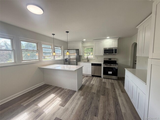 Building Photo - 11 Willow Ln