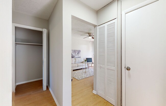 Building Photo - Renovated 2 Bedroom Jacksonville Heights D...