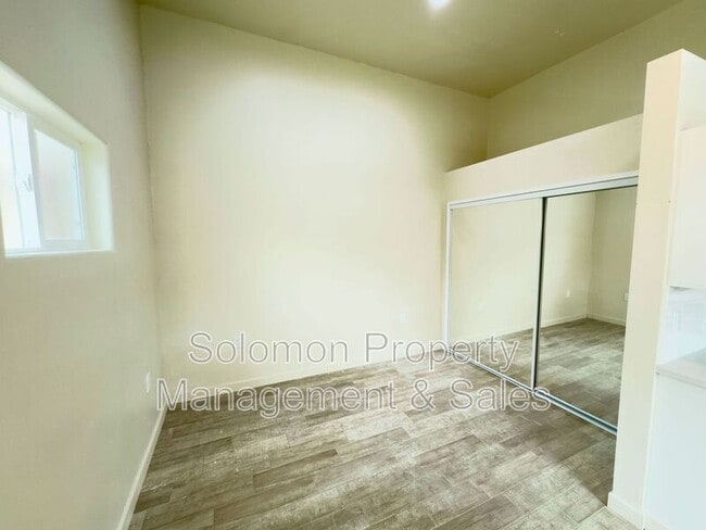 Building Photo - 513-2 North Ditmar St