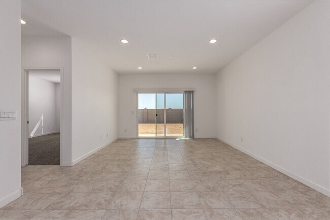 Building Photo - Brand New - Never Lived In 4 Bedroom / 2 B...