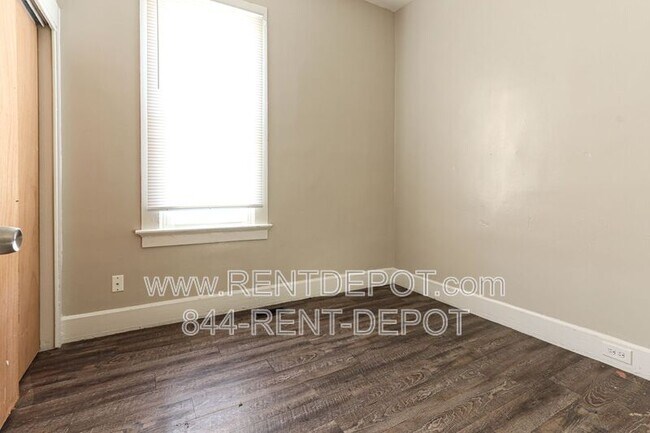 Building Photo - 2114 N. Fifth Ave.