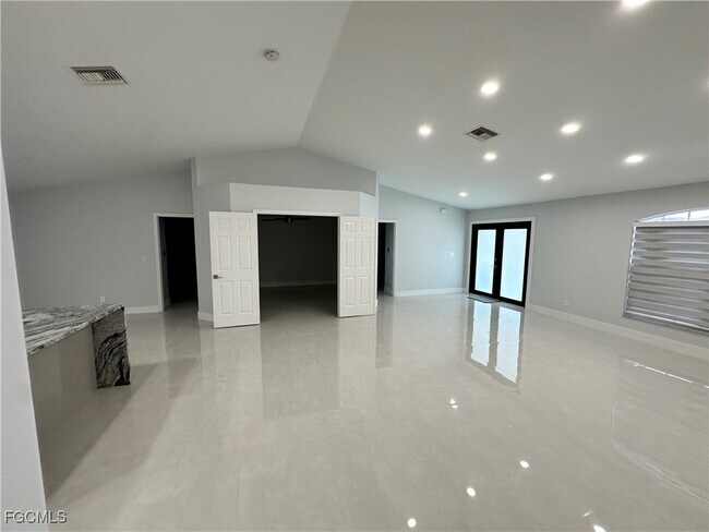 Building Photo - 228 Magellan St