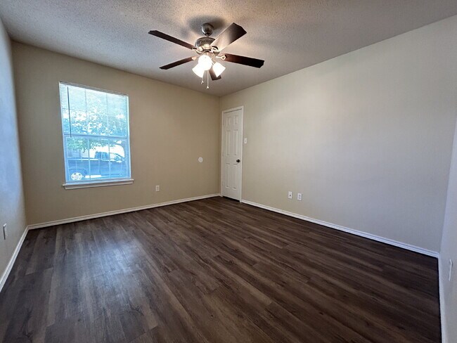 Building Photo - Beautiful Duplex in Northwest Lubbock