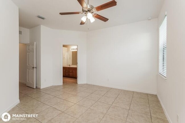 Building Photo - 945 SW 6th Pl