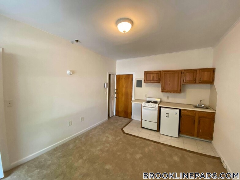 Building Photo - 1223 Beacon St