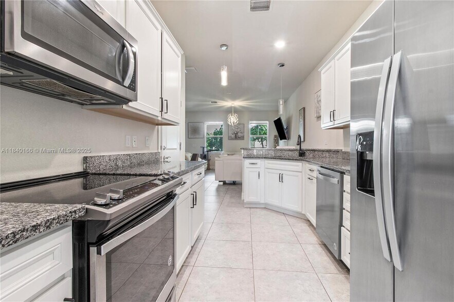 Building Photo - 5140 Eucalyptus Dr