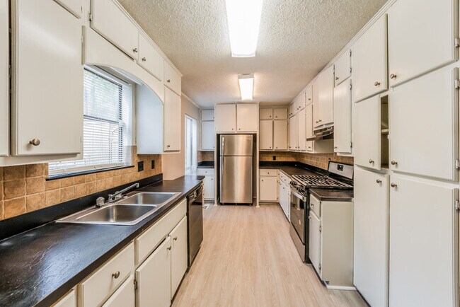 Building Photo - 4054 Brookmont Dr