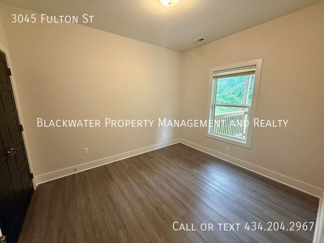 Building Photo - 3045 Fulton St