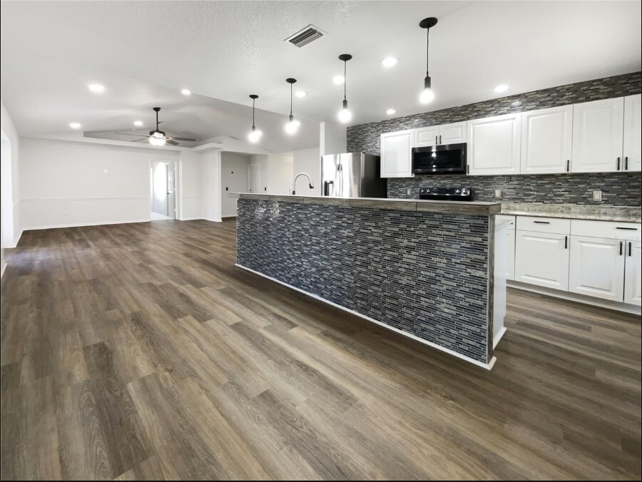 Building Photo - 2334 W Price Blvd