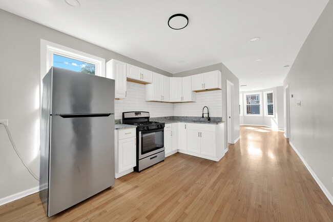 Building Photo - 714 W 48th Pl
