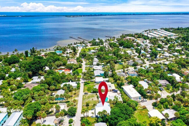 Building Photo - 2134 NE Pelican Terrace