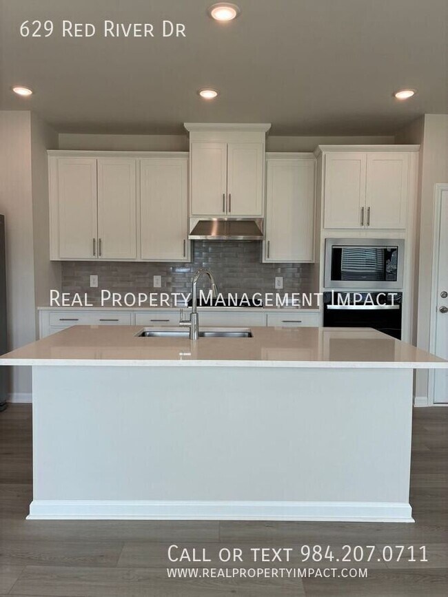 Building Photo - 629 Red River Dr