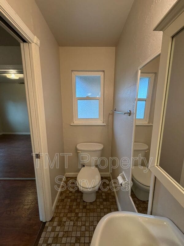 Building Photo - 2011 Mangrum Ave