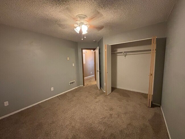 Building Photo - $200 Off First Month - Charming Ground-Level Apartment in the Heart of Fort Collins