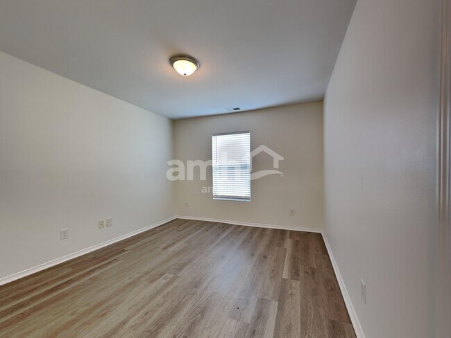 Building Photo - 9023 Newfield St