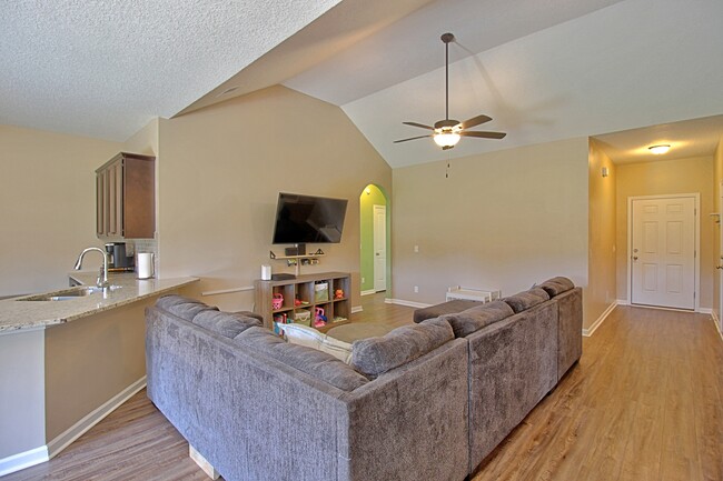 Building Photo - 50 Sunflower Cir NE