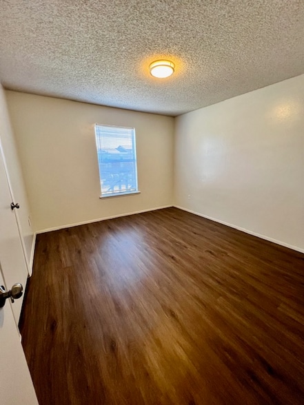 Building Photo - 920 N Leverett Ave