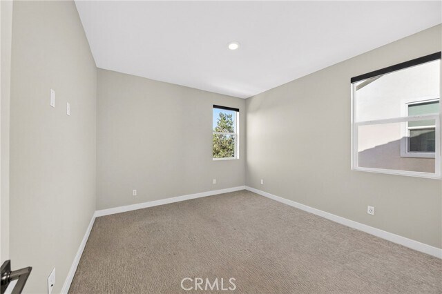 Building Photo - 346 Chorus