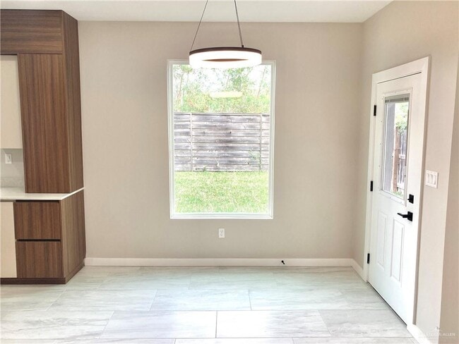 Building Photo - 40 Corales St