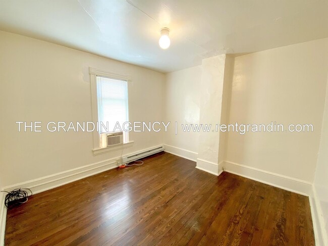 Building Photo - 909 13th St SE