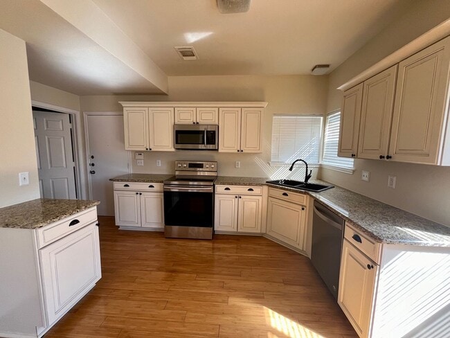 Building Photo - Conveniently Located to Randolph AFB, 4/2.5 ~ Large Backyard ~ Storage Shed ~ Move In Ready!