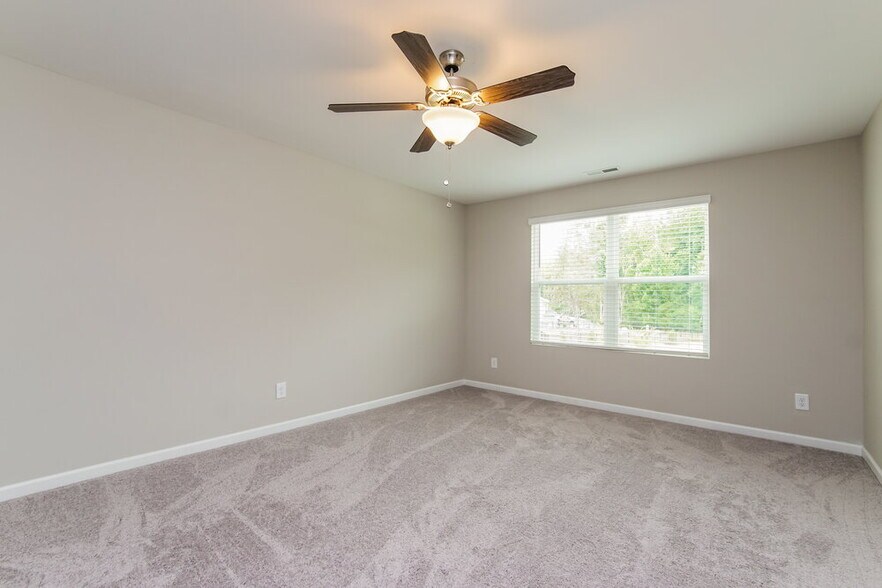 Building Photo - 544 Landing View Dr