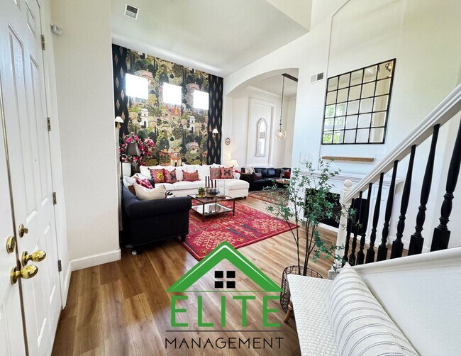 Building Photo - Scenic View Balcony and Beautiful 4-Bedroo...