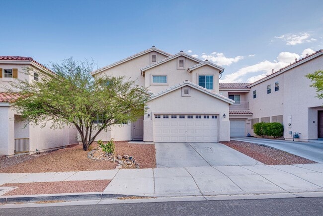 Primary Photo - Spacious 3-Bedroom Home Featuring Downstai...