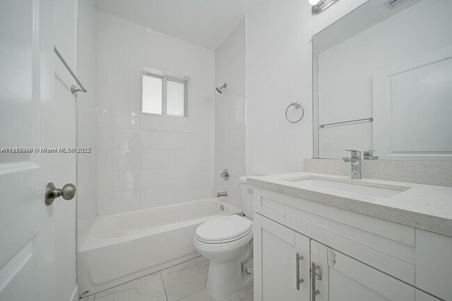 Building Photo - 14708 NE 7th Ave