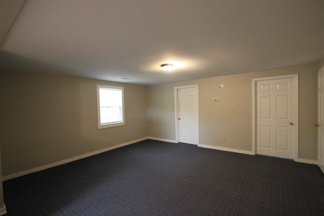 Building Photo - 215 Murray St