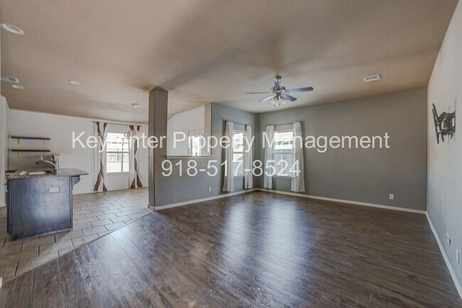 Building Photo - 15105 E 110th St N