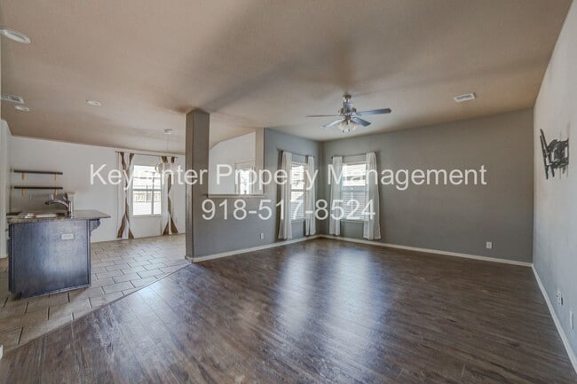 Building Photo - 3 Bed | 2 Bath in Owasso!