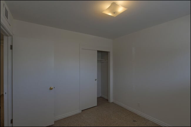 Building Photo - 810 Heisig Ave