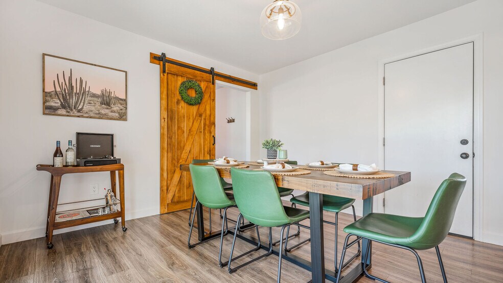 Building Photo - 8035 E Earll Dr