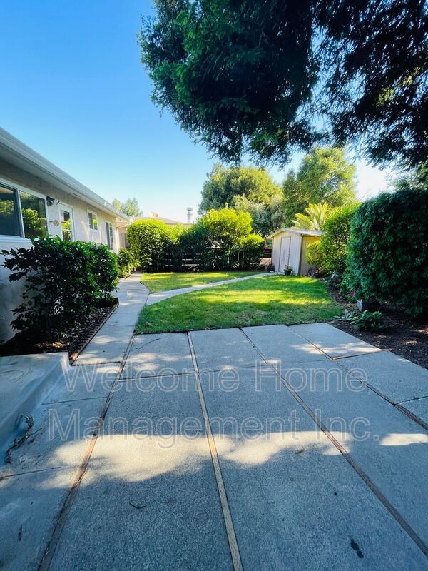 Building Photo - 3945 Euclid Ave