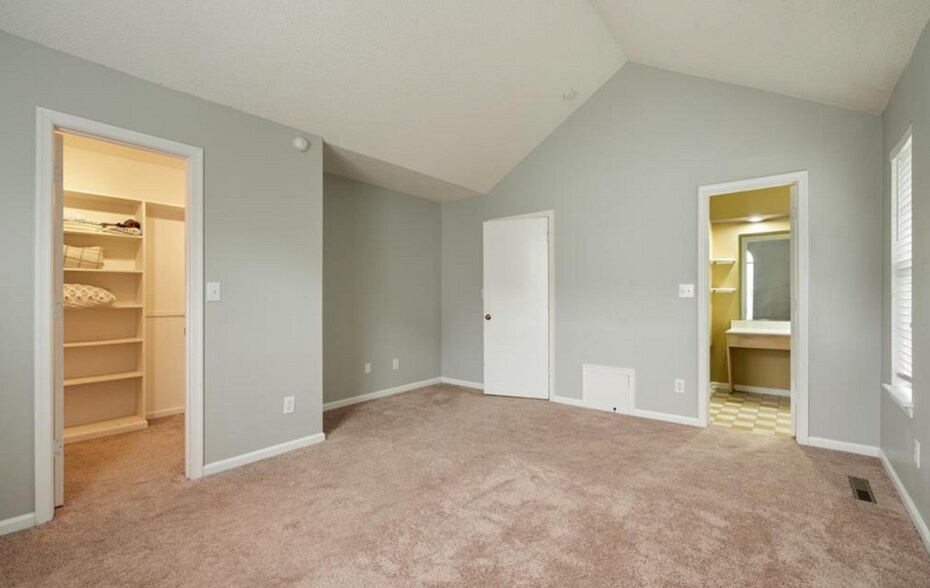 Building Photo - 4520 Shallowford Cir