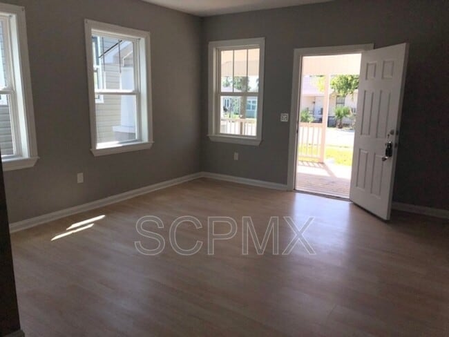 Building Photo - 1814 Dayton St