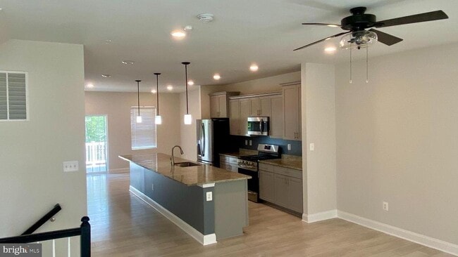 Building Photo - 23861 Myrtle Glen Way