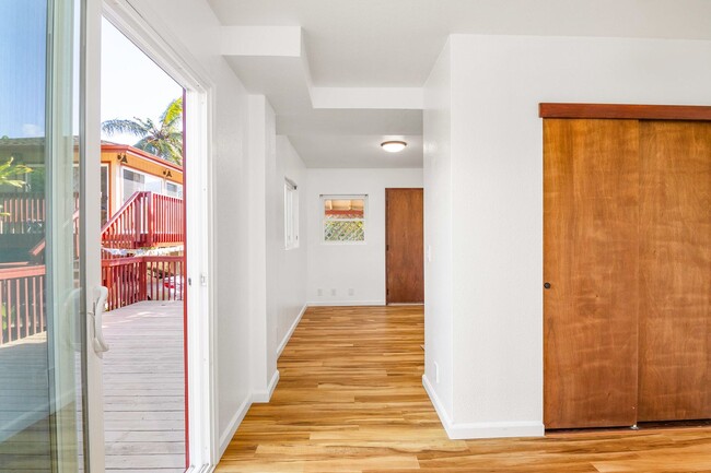Building Photo - 68-046 Laau Paina Pl