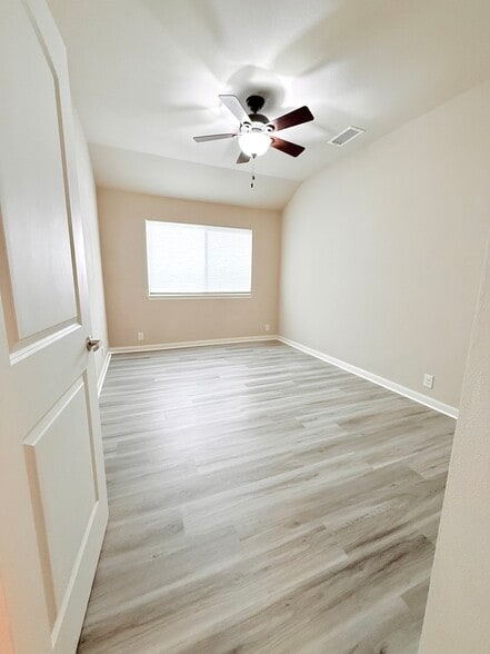 Building Photo - 443 Hayes St