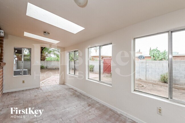 Building Photo - 8940 E Pine Valley Dr