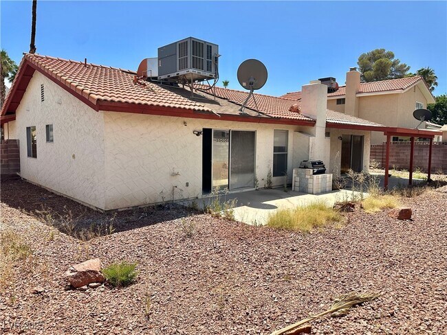 Building Photo - 3833 El Camino Rd