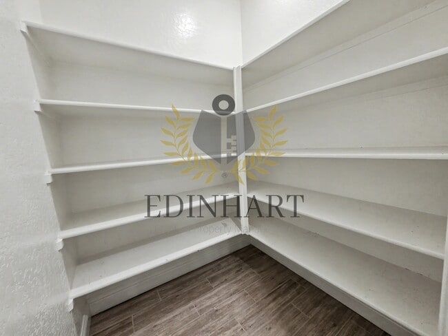 Building Photo - 1132 S Simon St