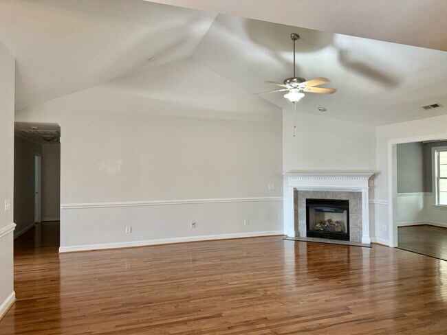 Building Photo - 3721 Stillwood Dr